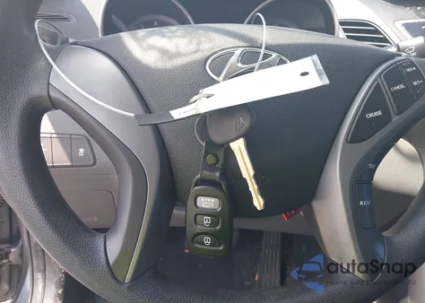 2016 Hyundai Elantra Se z USA, uszkodzony, nr VIN KMHDH4AE9GU646955